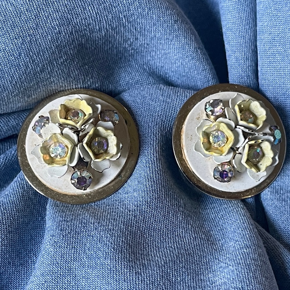 Vintage Floral Round Clip on Earrings